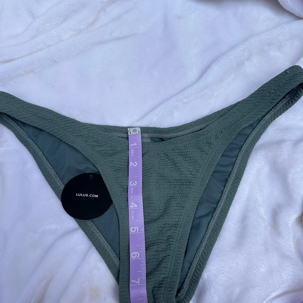 NWT Lulu’s bikini bottoms in gray/green.  Size Large.‎